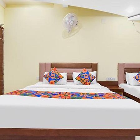 Fabexpress Poonam Palace Αχμπανταμπάντ Εξωτερικό φωτογραφία