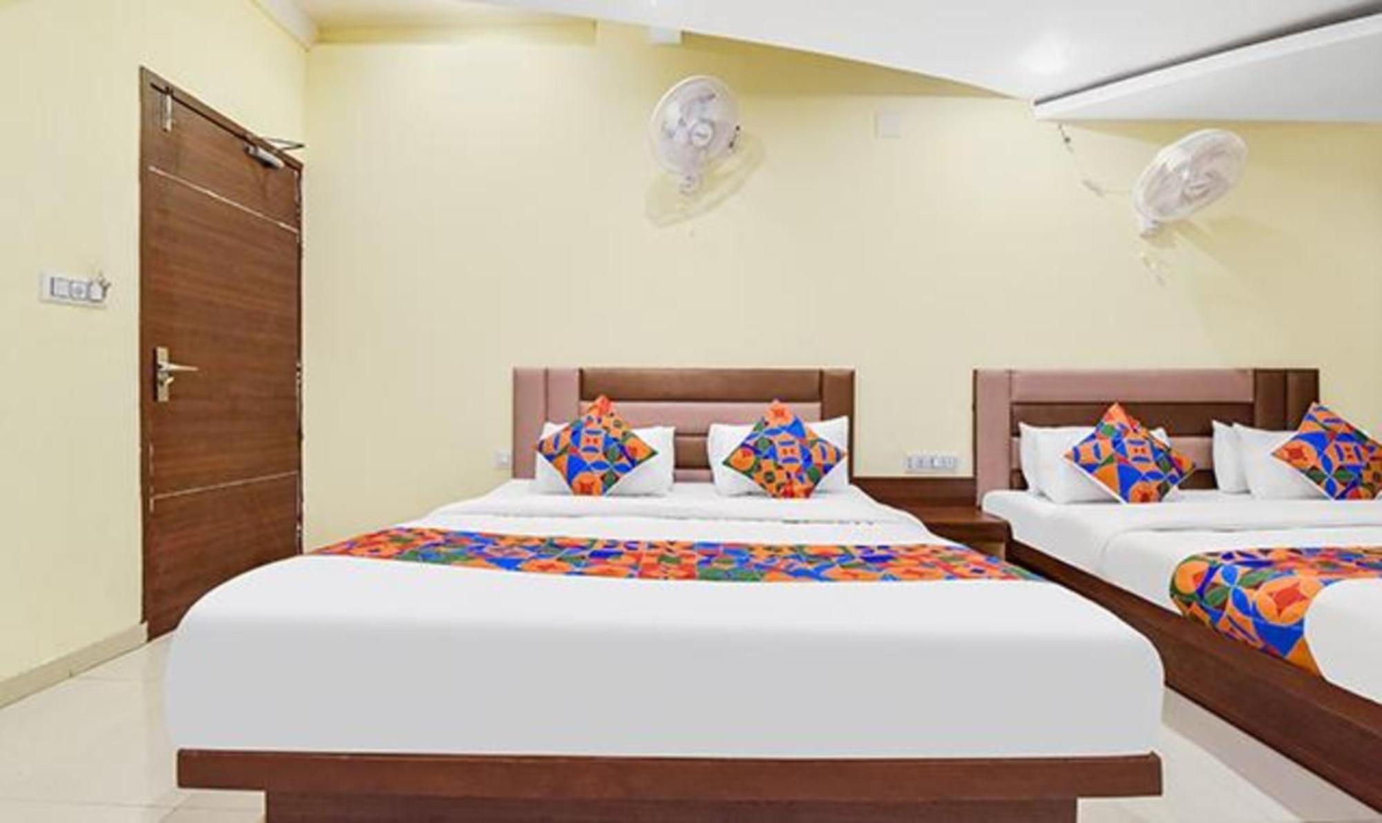 Fabexpress Poonam Palace Αχμπανταμπάντ Εξωτερικό φωτογραφία